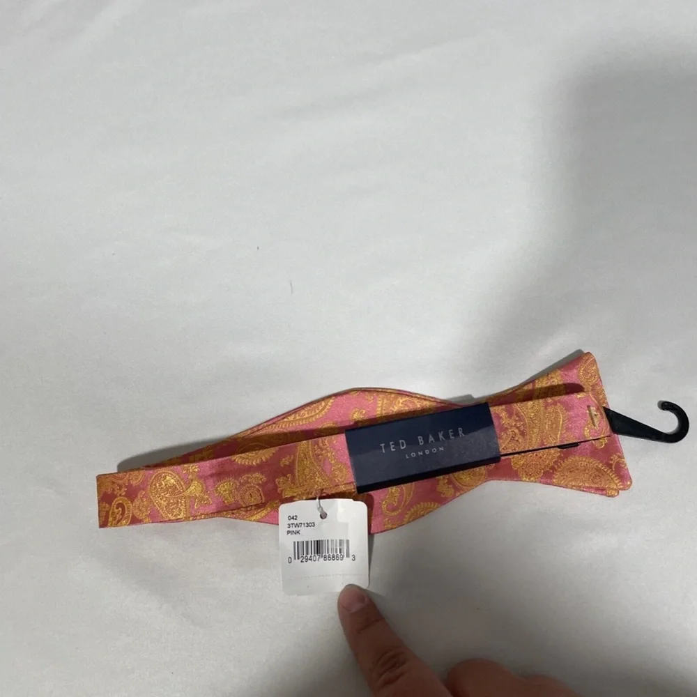 NWT $80 Ted Baker London MEN Preakness Paisley Silk Bow Tie in‎ in Pink/Peach
